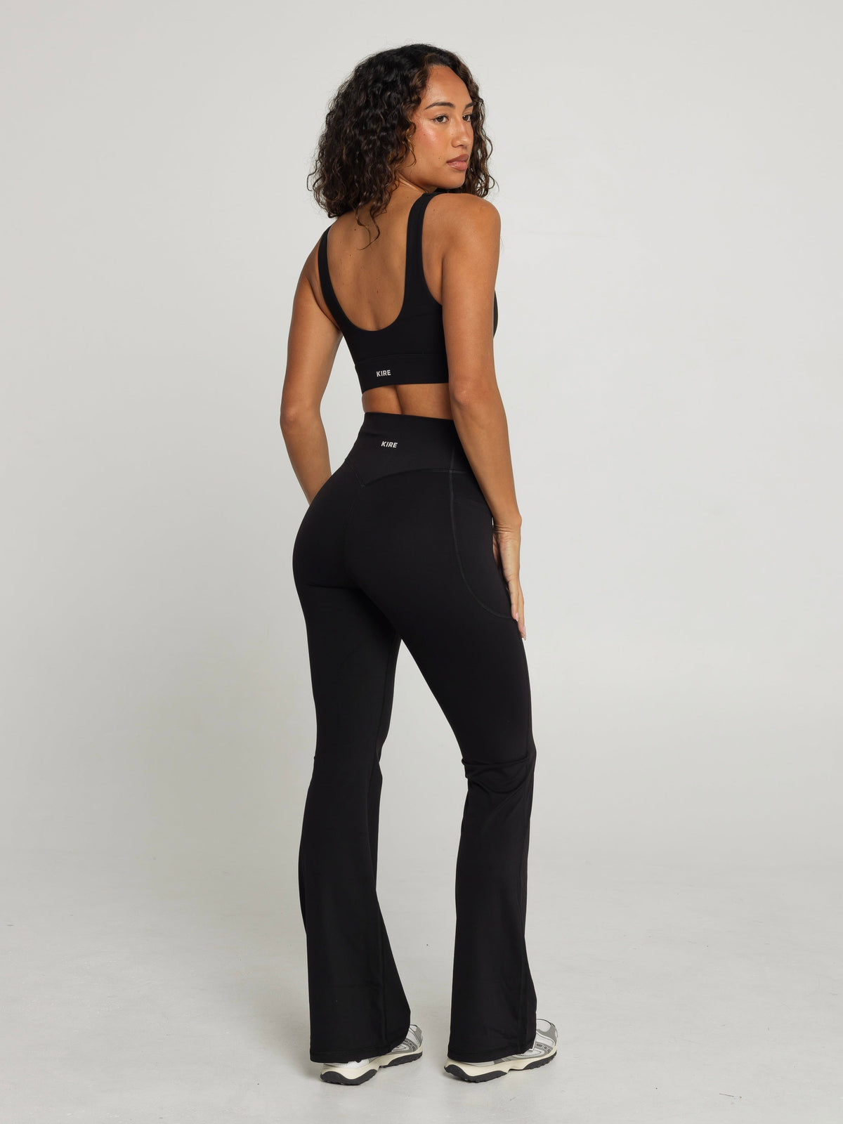 UNIFORM POCKET FLARE LEGGINGS - BLACK