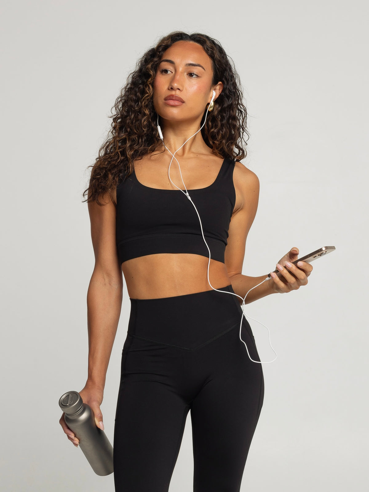 UNIFORM SCOOP BRA - BLACK