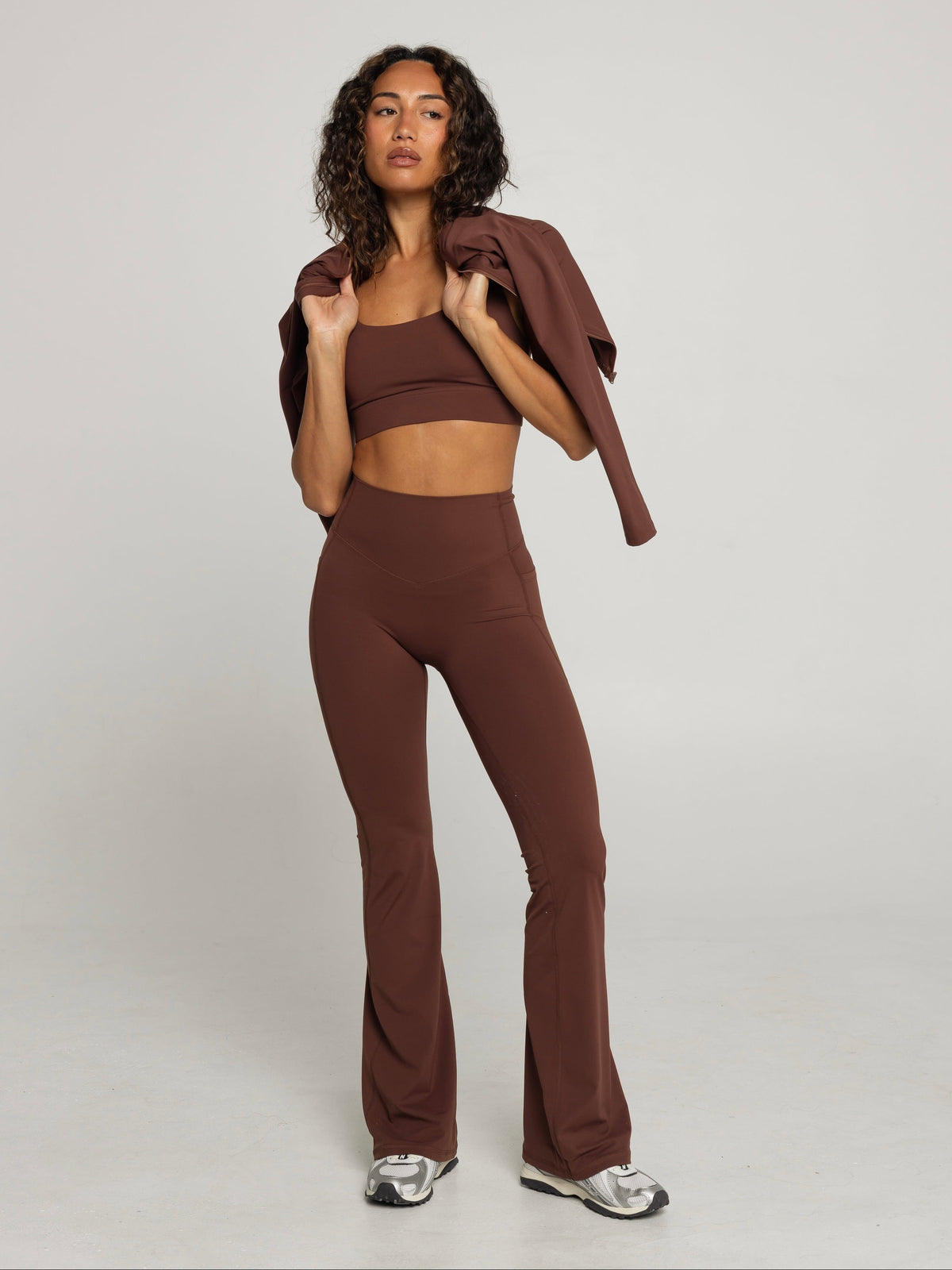 UNIFORM POCKET FLARE LEGGINGS - CHOCOLATE