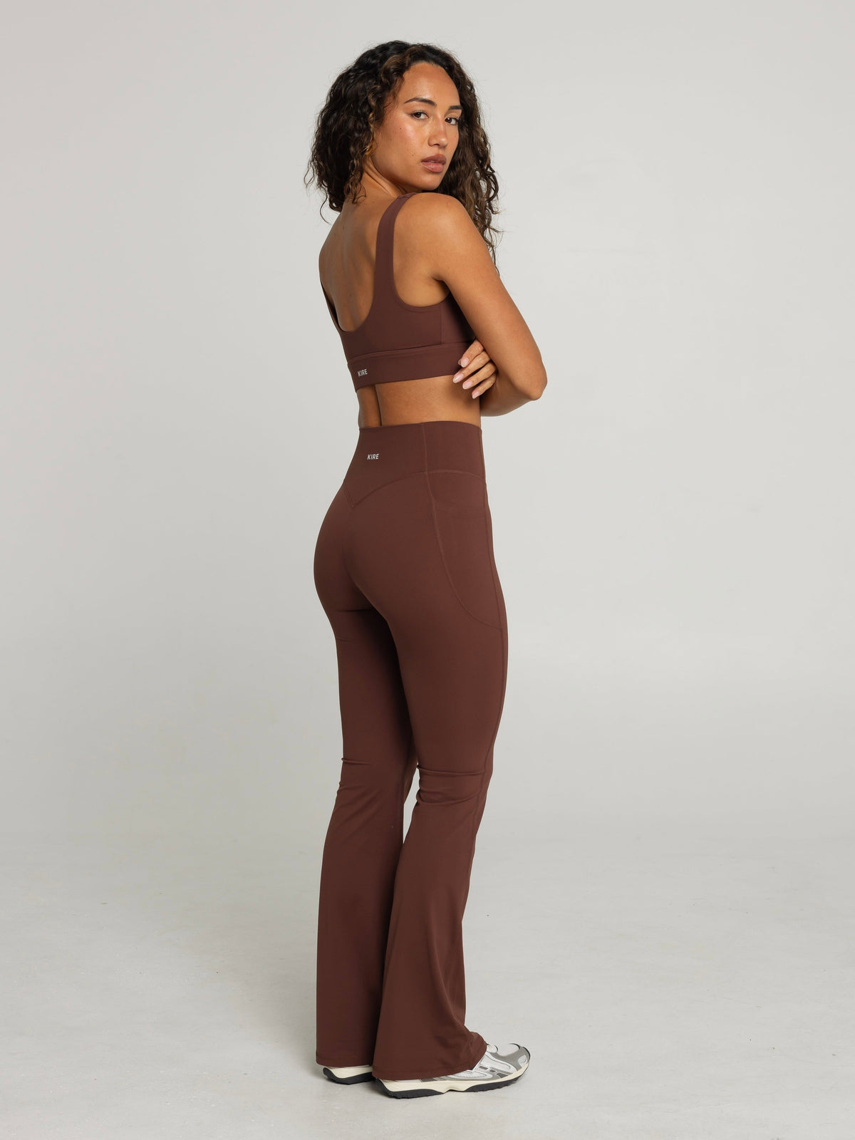 UNIFORM POCKET FLARE LEGGINGS - CHOCOLATE