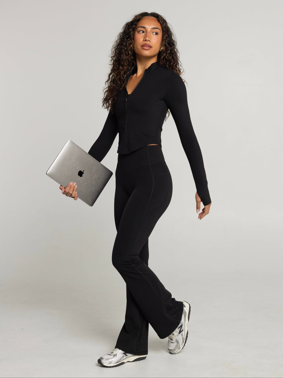 UNIFORM POCKET FLARE LEGGINGS - BLACK