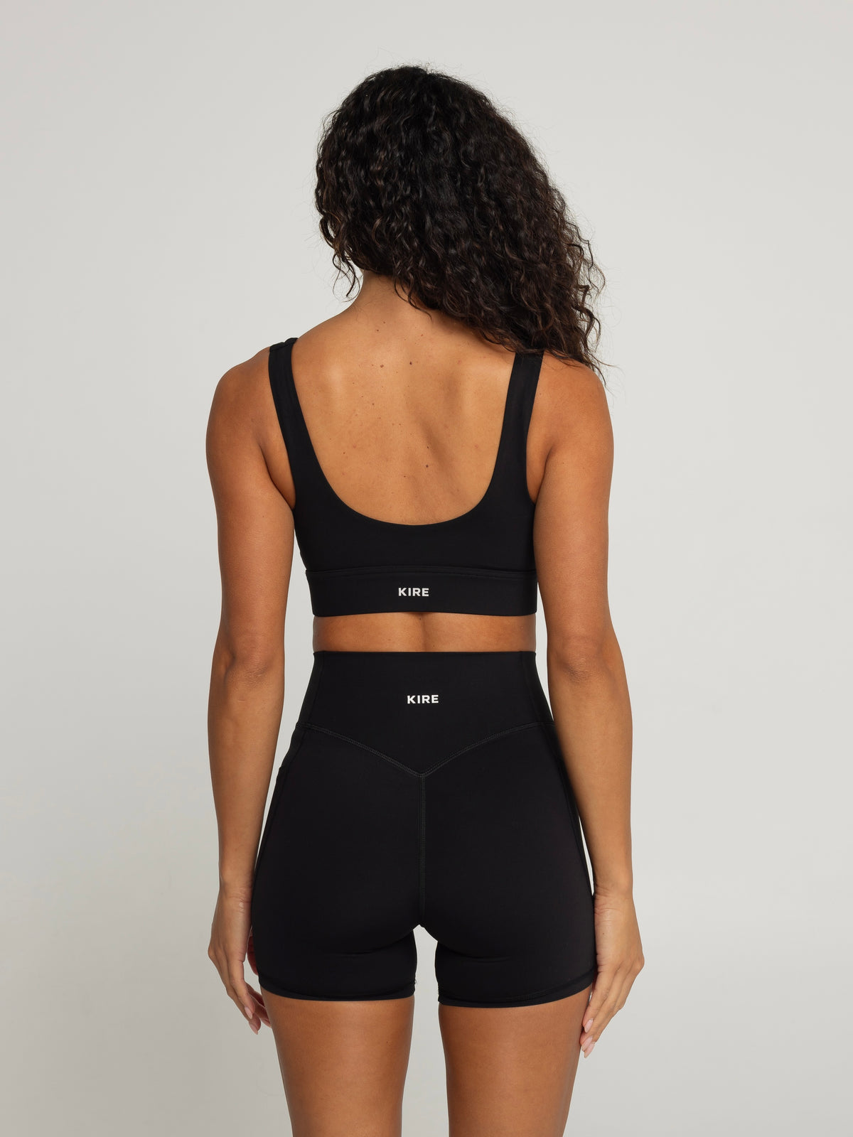 UNIFORM SCOOP BRA - BLACK