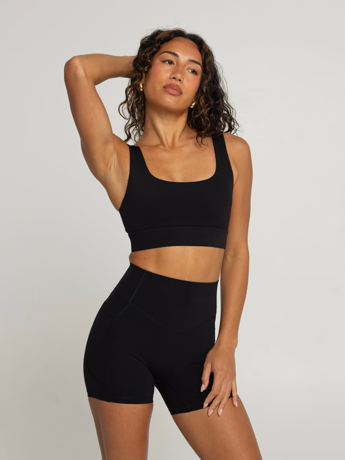 UNIFORM SCOOP BRA - BLACK