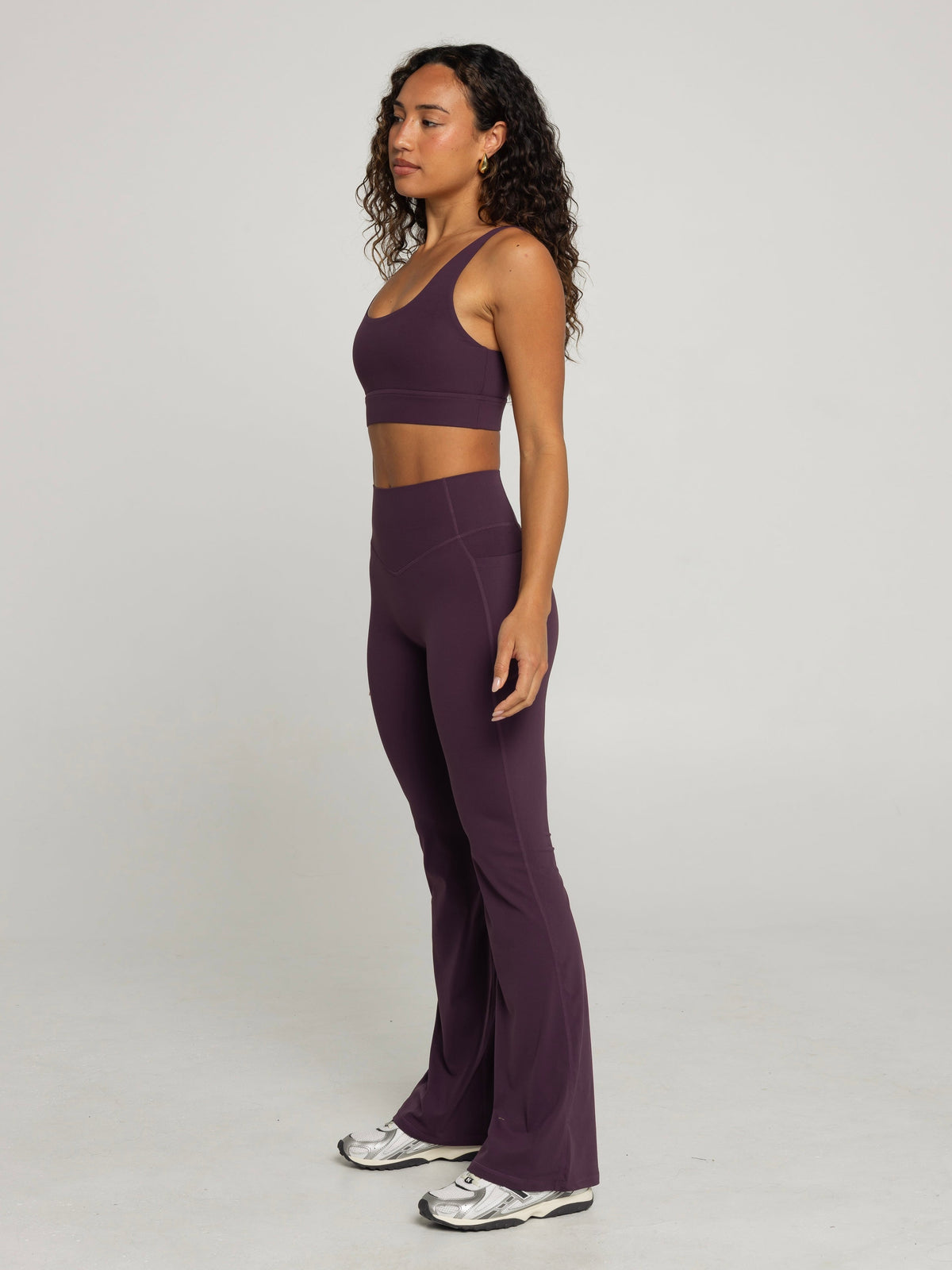 UNIFORM POCKET FLARE LEGGINGS - PLUM