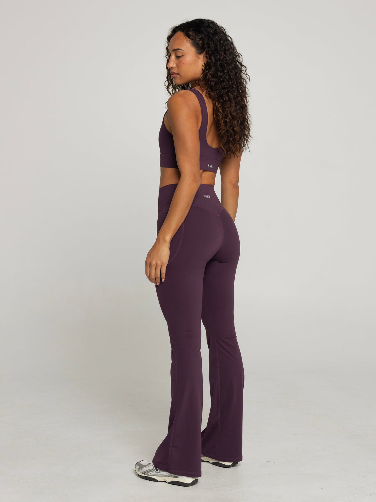 UNIFORM POCKET FLARE LEGGINGS - PLUM