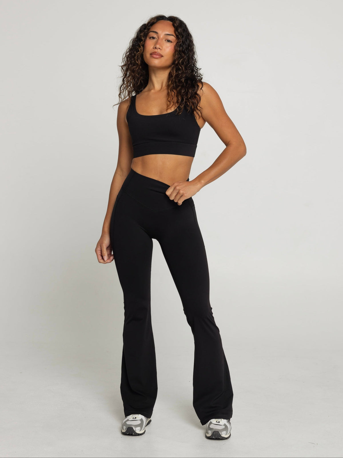UNIFORM POCKET FLARE LEGGINGS - BLACK