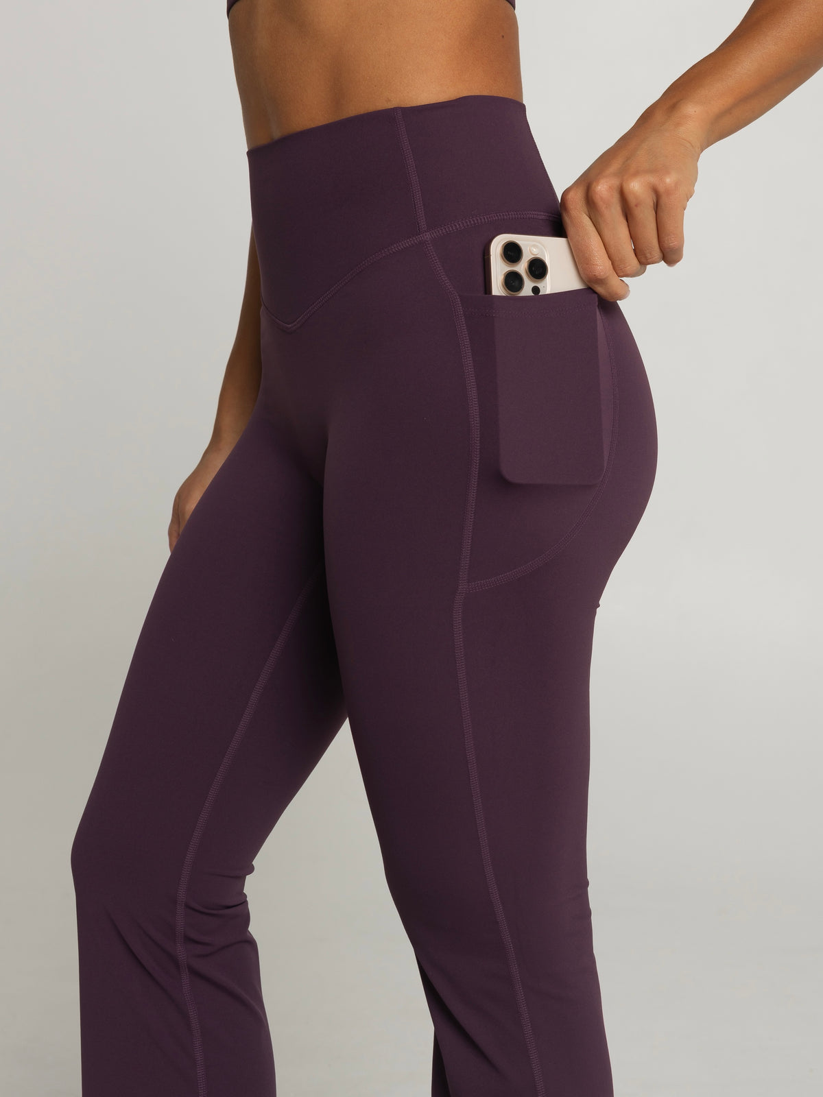 UNIFORM POCKET FLARE LEGGINGS - PLUM