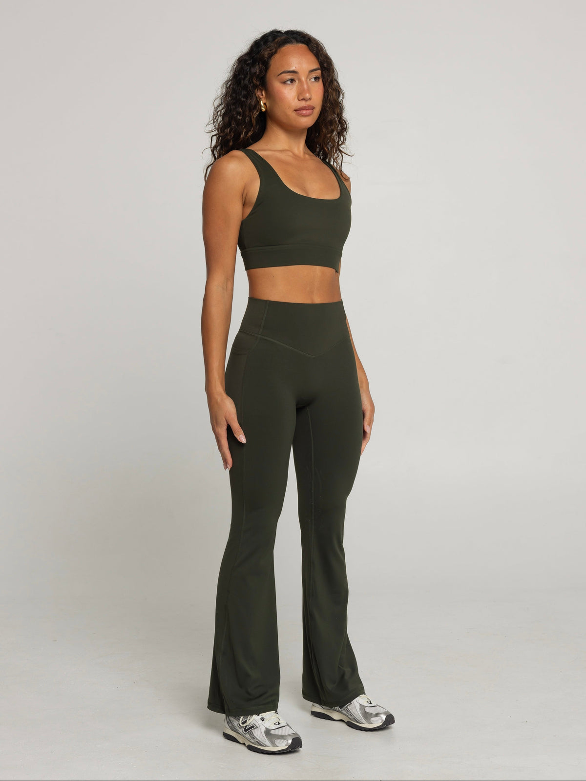 UNIFORM POCKET FLARE LEGGINGS - FOREST