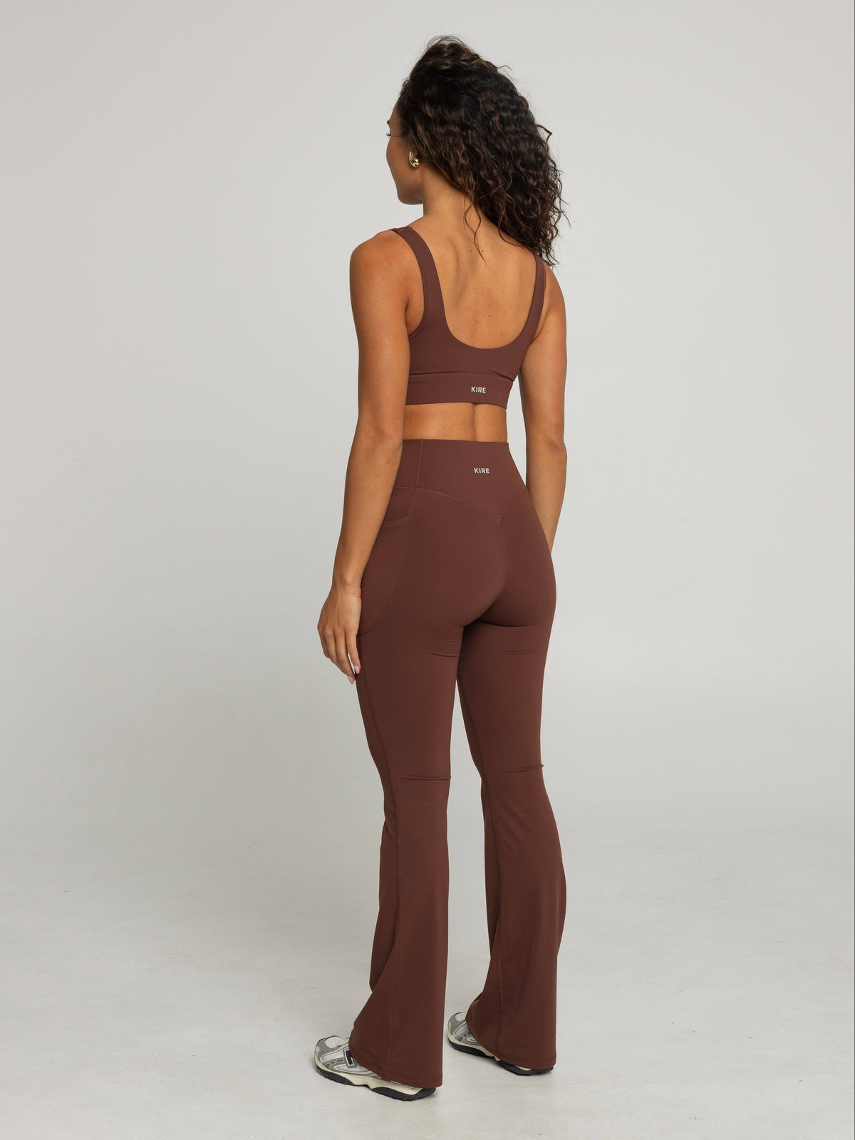 UNIFORM POCKET FLARE LEGGINGS - CHOCOLATE
