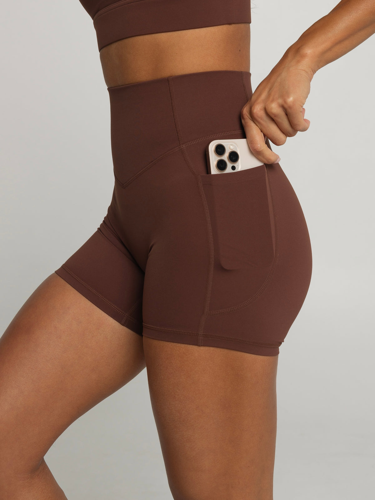 UNIFORM POCKET SHORTS - CHOCOLATE